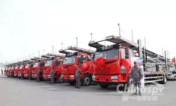一汽解放千辆轿运车交付市场