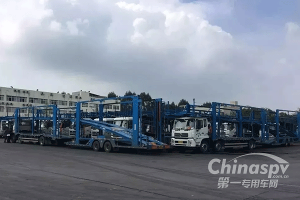 东风天锦中置轴轿运车