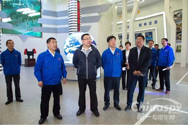 西安市委常委王琳一行到陕汽调研
