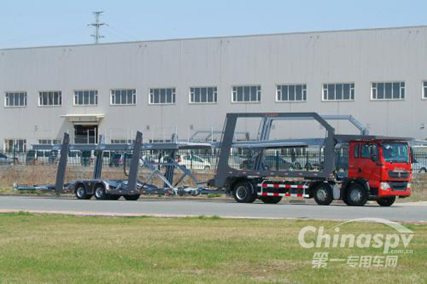 长久中置轴轿运车牵手重汽 签三千大单