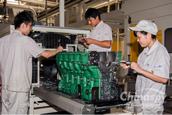 一汽解放发动机事业部接受媒体团访问