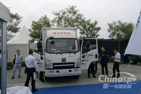 徐工EAA111纯电动厢式物流车