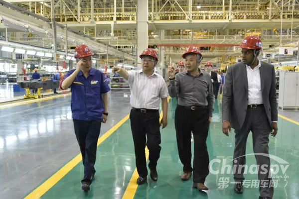 美驰车桥代表团参观徐工重卡