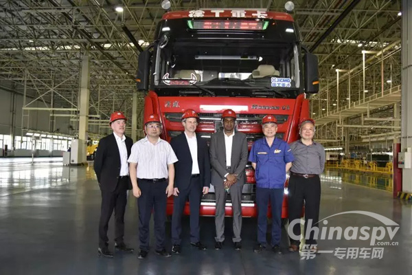 美驰车桥代表团参观徐工重卡