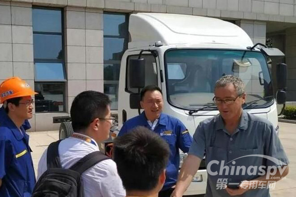 徐工新能源轻卡出口国外