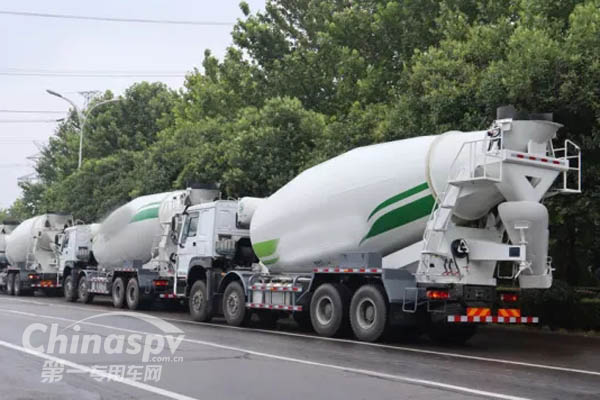 盛夏骄阳如火 凌宇40台搅拌华北交车