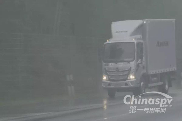 暴雨天行车六大注意事项