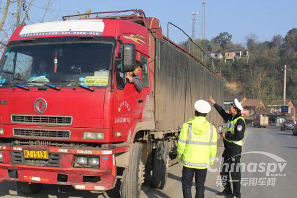 货车在高速公路违停获刑10年