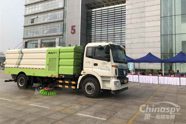 AUV 8T洗扫车现场展示