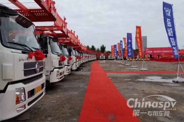 东风天锦中置轴轿运车再次批量交付
