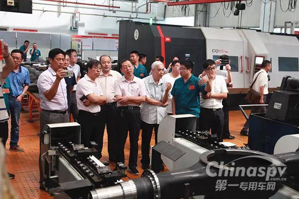 中国重汽又一工艺研究及生产线通过验收