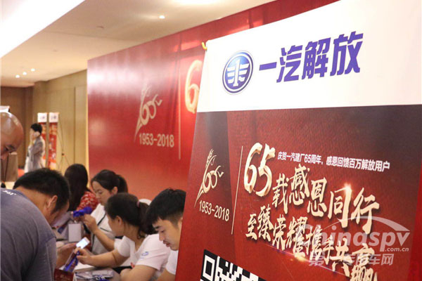 徐州客户喜提128辆一汽解放渣土自卸车
