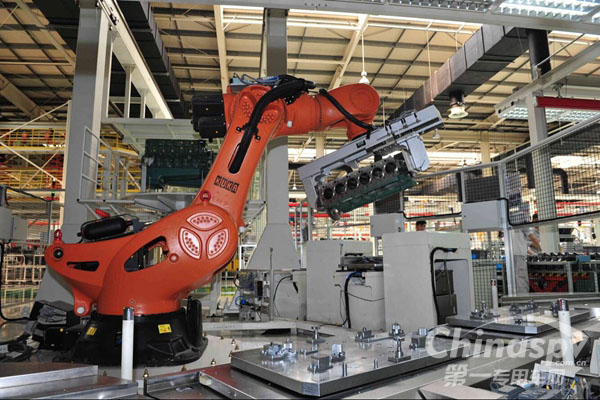 解放发动机28台国六试验样机顺利装配