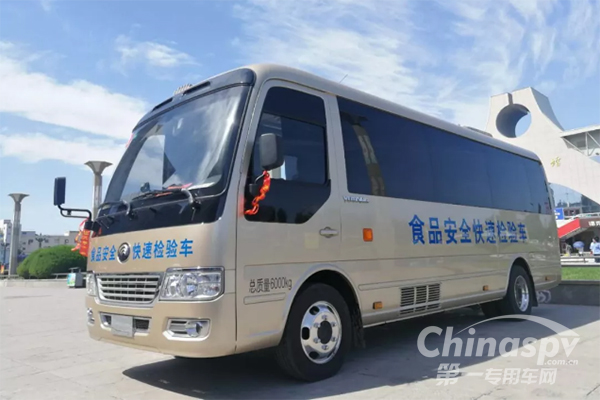 “食品安全快速检测车”亮相青海省德令哈市