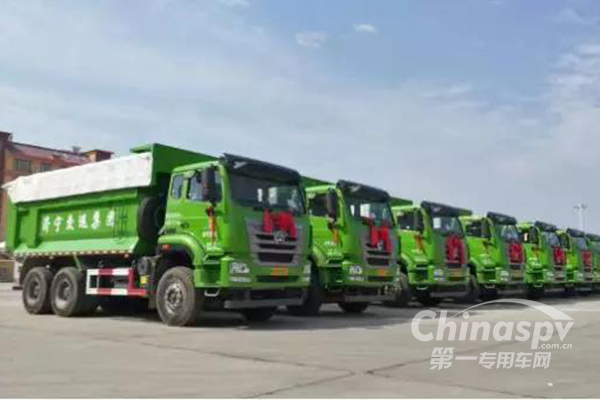 捷报频传 数百辆中国重汽车辆交付客户
