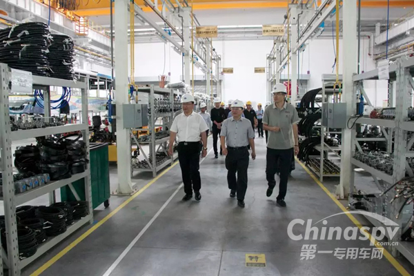 云南省楚雄州考察团访问华晨专用车