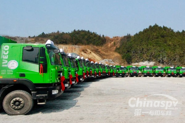 打赢蓝天保卫战 上汽红岩环保渣土车在行动