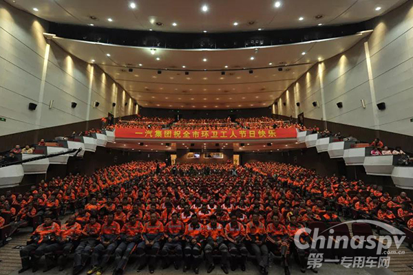 一汽解放陪长春市环卫工人过节