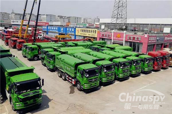 斯太尔LNG智能渣土车首批15辆交付