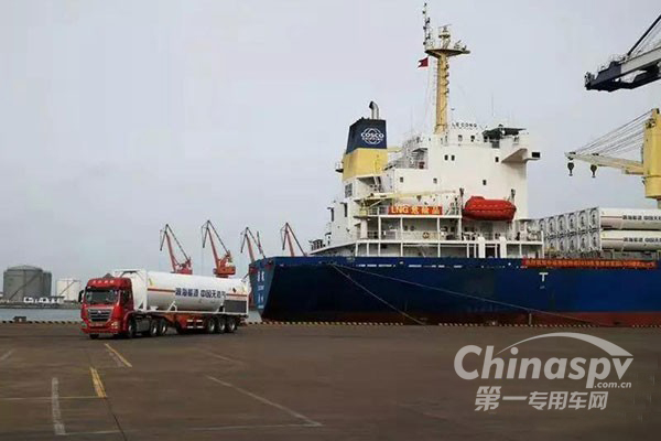 重汽零失误完成国家首批LNG罐箱承运任务
