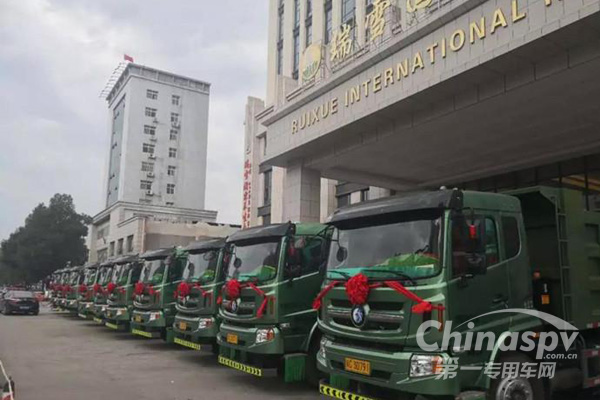 获单100台 中国重汽王牌力狮工程车备受青睐