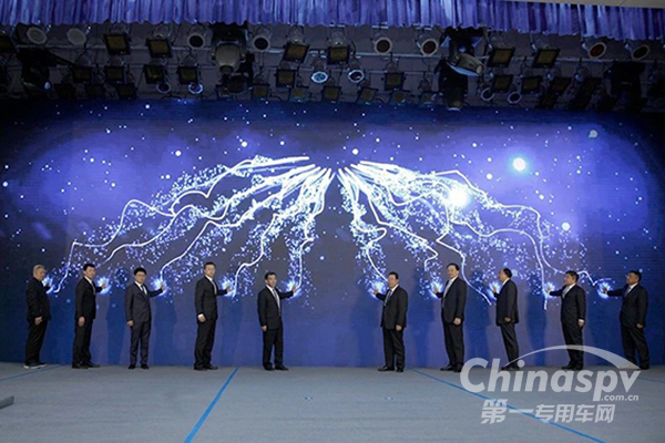 福田瑞沃ES5中卡再获年度车型大奖