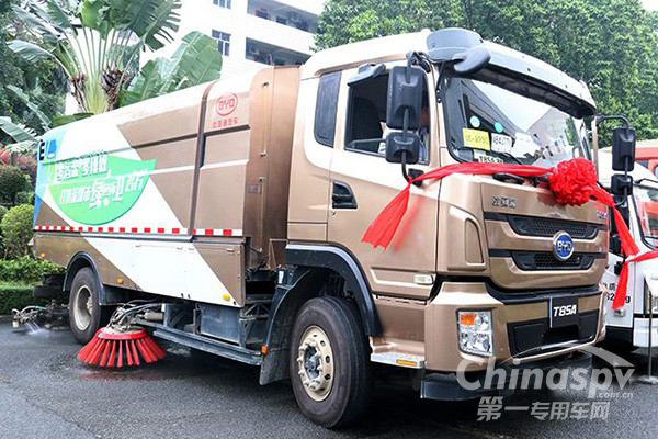 北京轻型环卫车率先实现电动化