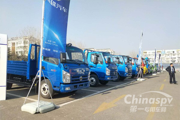飞碟汽车40余款国六产品齐亮相 