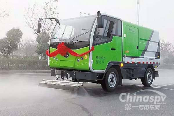  河南平顶山首批12辆新能源环卫车“上岗”