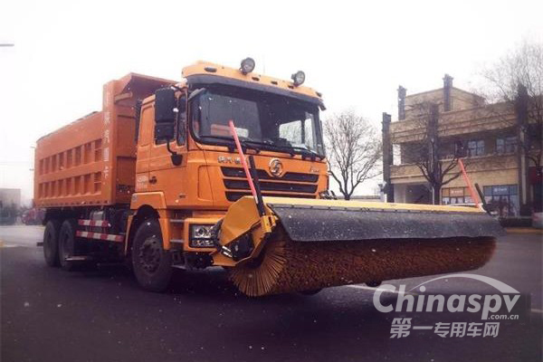 超级给力 陕汽多功能除雪车“霸气”上线