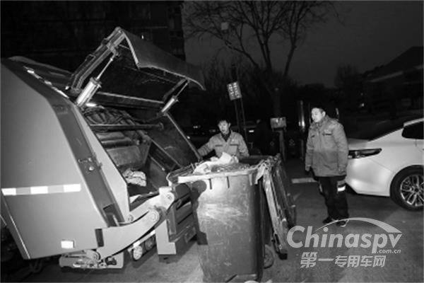 捍卫“北京蓝”纯电动环卫车开进“回天地区”