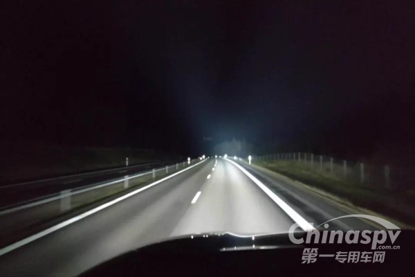 夜间驾驶技巧你必须知道这几个要点！