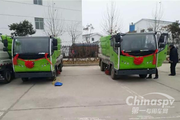 宇通6辆W4纯电动洗扫车交付商丘 