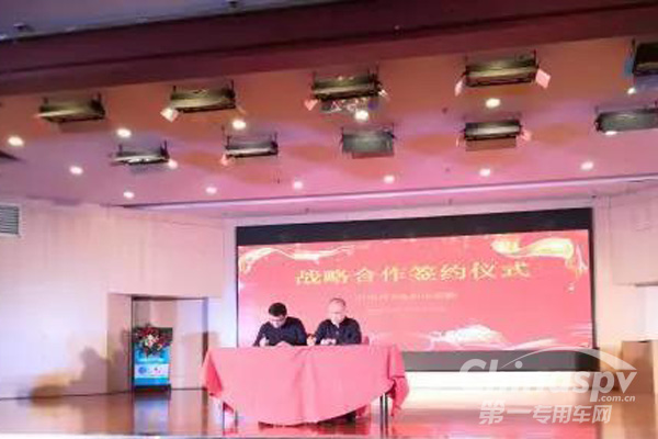 中国重汽获430辆智能渣土车订单