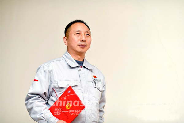 东风商用车匠人王建清抵京参加全国两会