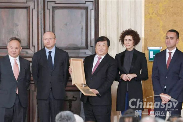 谭旭光荣获意大利“莱昂纳多国际奖”