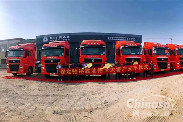 10辆陕汽汕德卡LNG 430牵引车交付河北保定