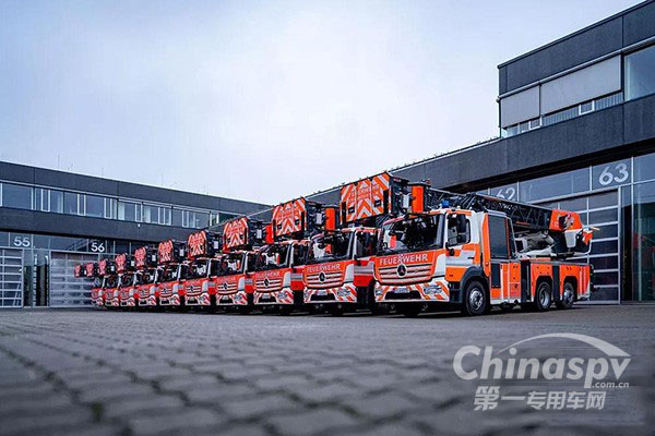 卢森堡亚向法兰克福消防局交付10辆32米云梯车