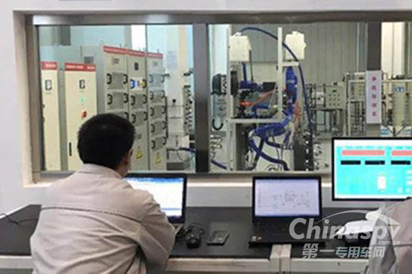 一汽解放燃料电池发动机测试台架正式运转