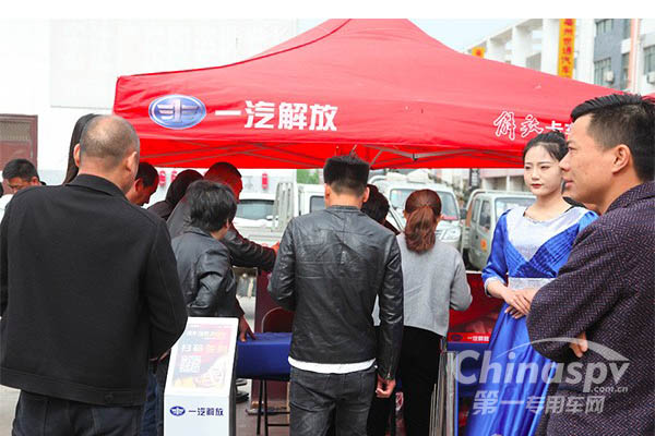 懂车 懂路 更懂你 一汽解放篷车“开”进亳州