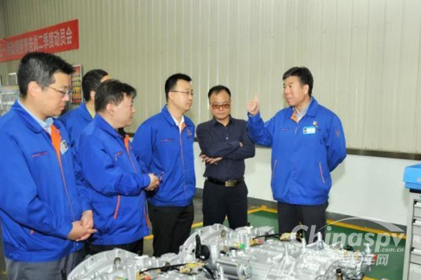 严鉴铂五四青年节深入西安调研指导工作