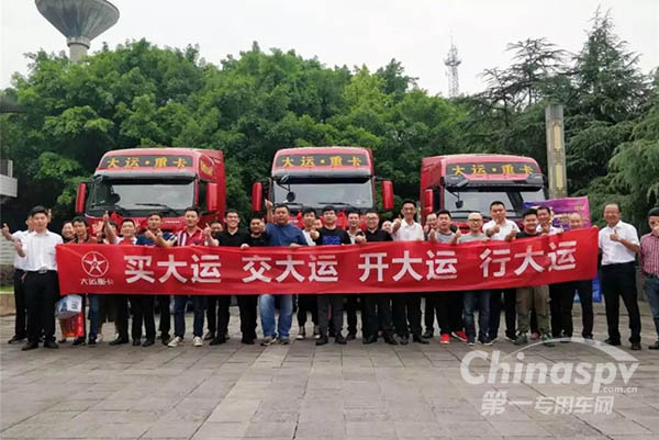 大运N8V牵引车批量交付重庆用户