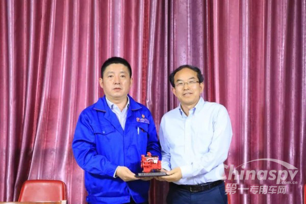 康明斯管理团队到访陕汽商用车