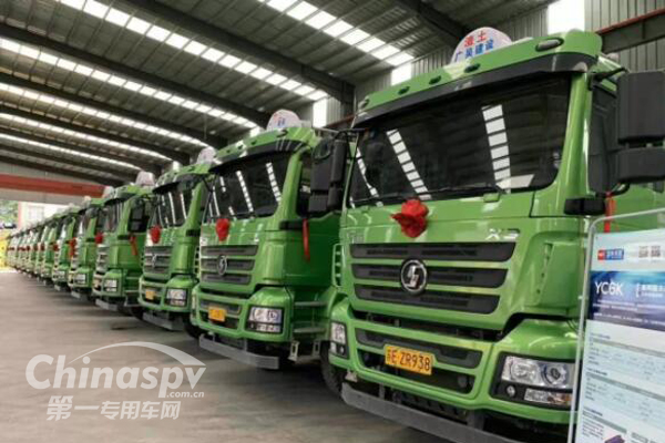 15辆陕汽轩德3系6×4渣土车交付江苏客户