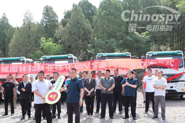 批量“绿叶”洒水车交付山东济南历城区