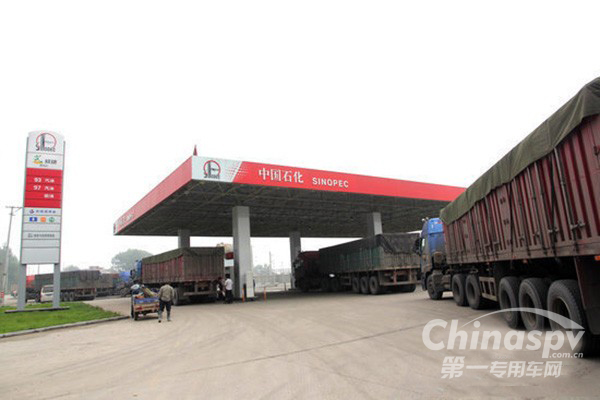 发改委：国内汽、柴油价格每吨将涨50元