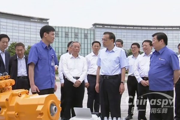 谭旭光向李克强总理汇报减税降费企业受益几何