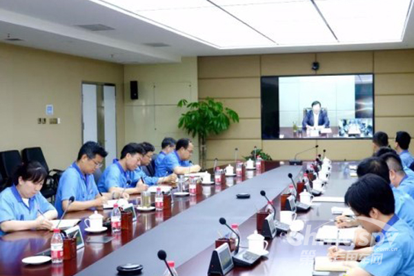 法士特领导干部参加潍柴电视电话会议