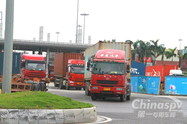 华菱星马“抢占”南沙港牵引车市场 