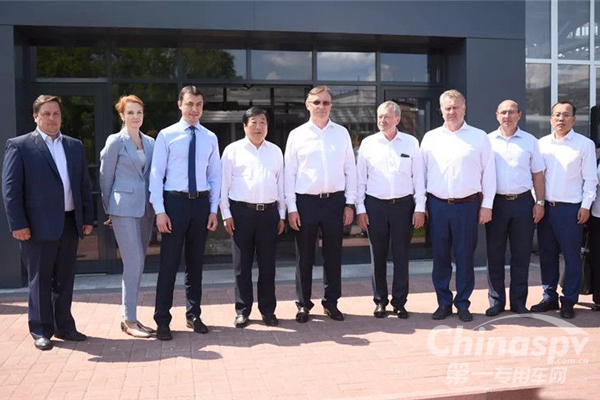 谭旭光考察潍柴卡玛斯合资公司新工厂